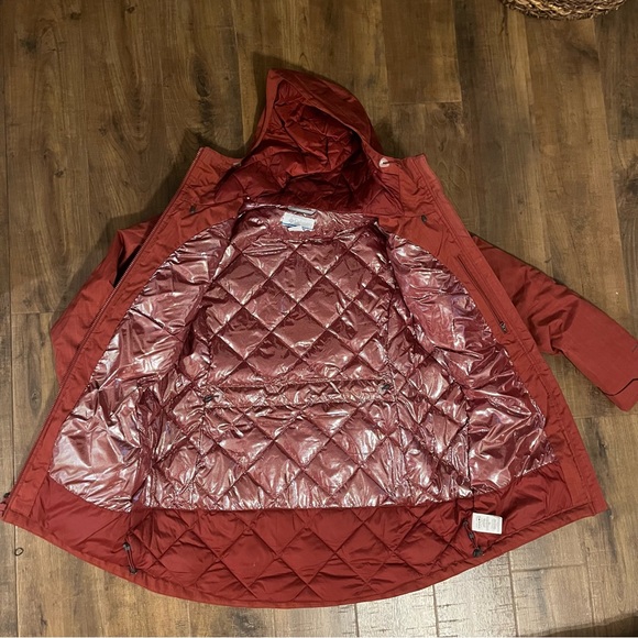 Columbia Women’s Winter Jacket - Picture 4 of 8